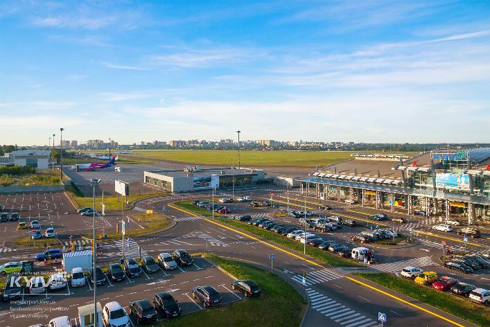 Адміністрація аеропорту закликає планувати свої поїздки в аеропорт на таксі або на міському транспорті і по можливості виключити використання особистих авто