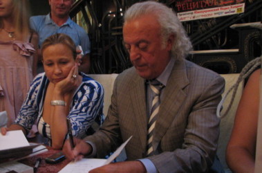 6 серпня 2010, 16:08 Переглядів:   Ілля Рєзнік підписав більше десятка книг і дисків