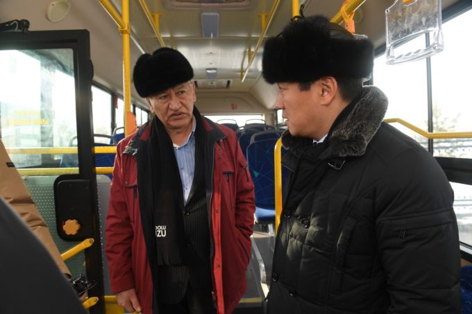 В ході робочого об'їзду аким Алмати Бауиржан Байбеков оглянув нові автобуси, закуплені приватним перевізником для поновлення маршруту №141