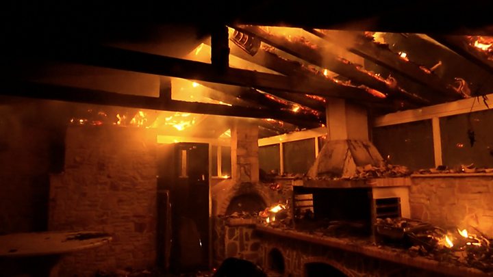 Image caption Найбільш постраждала через пожежі село Мати   Самовільні споруди стали причиною десятків смертей при лісових пожежах в Греції, заявив в інтерв'ю Бі-бі-сі міністр оборони країни Панос Камменос