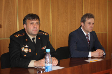 30 березня 2010, 17:06 Переглядiв:   Новий начальник ГУ МНС в Донецькій області (зліва)