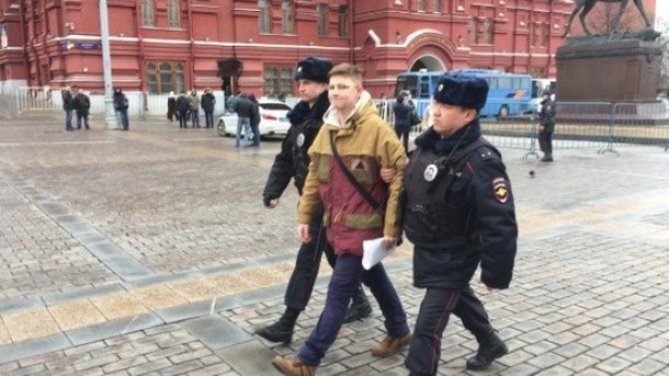 2 квітня 2017, 14:08 Переглядів:   Перший затриманий на акції в Москві