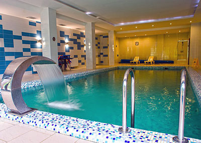 Таким чином, зупинившись в нашому готелі, ви зможете відпочивати з басейном практично цілий рік