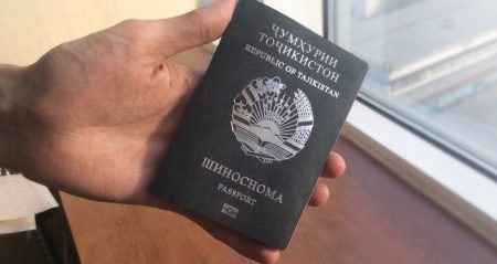 Держави Росія і Таджикистан підписали угоду про те, що громадяни однієї й іншої країни мають законне право використовувати 2 паспорта - таджицький і російський, т