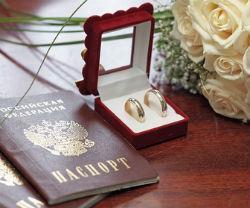 Висновок законного шлюбу між українцем і росіянкою є одним із способів для придбання на законних підставах російського паспорта в прискореному режимі