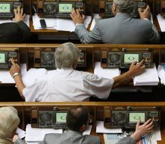 В останні дні парламентської сесії депутати, дружно голосуючи один за десятьох, прийняли в цілому Закон «Про збір та облік єдиного соціального внеску»